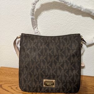 Michael kors crossbody bag